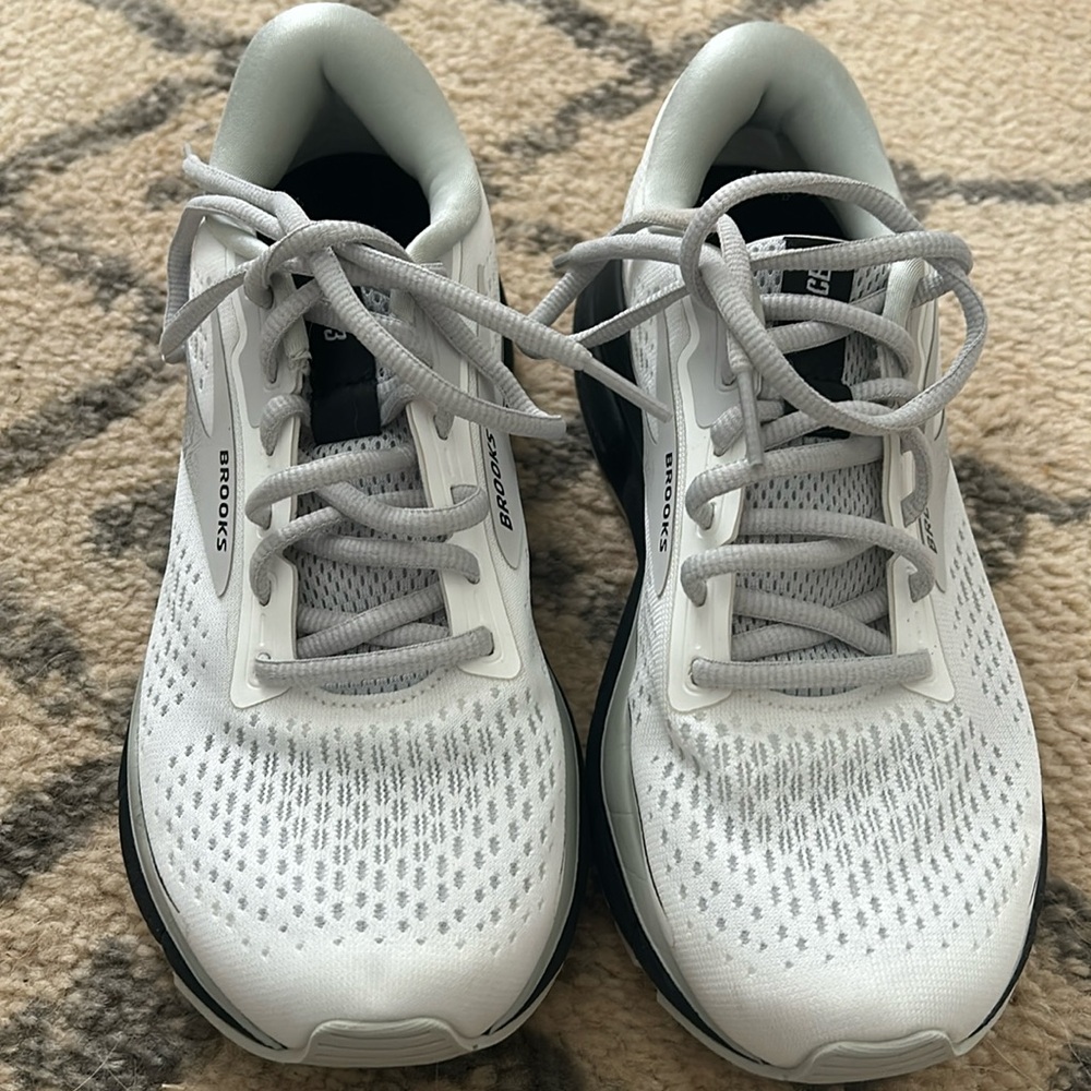 Brooks women’s running shoes